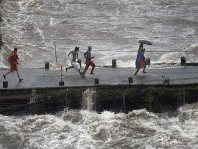 kerala floods death pinarayi reels homeless die half under rises toll centre rescue calls drowning again