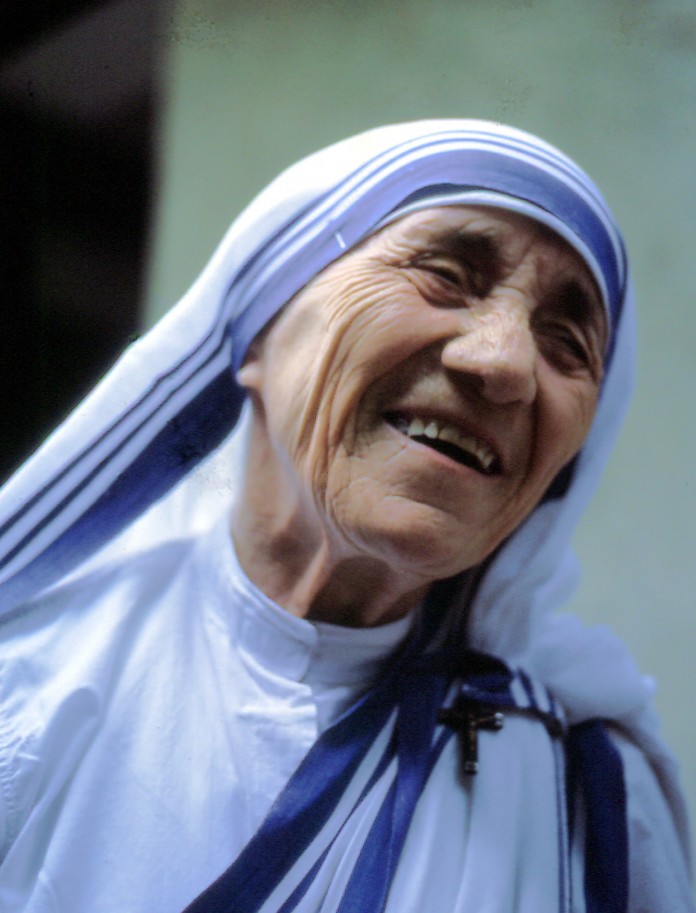 Mutter Teresa, lachend, Dezember 1985