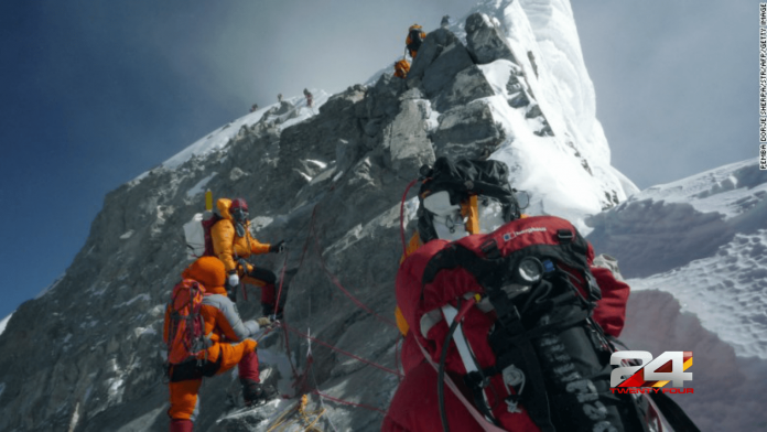 everest-climbing