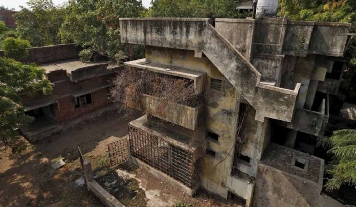 Gulberg-society-after-massacre.jpg.image.975.568