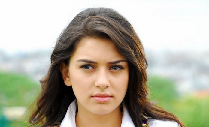 Hansika-stuck-in-floods