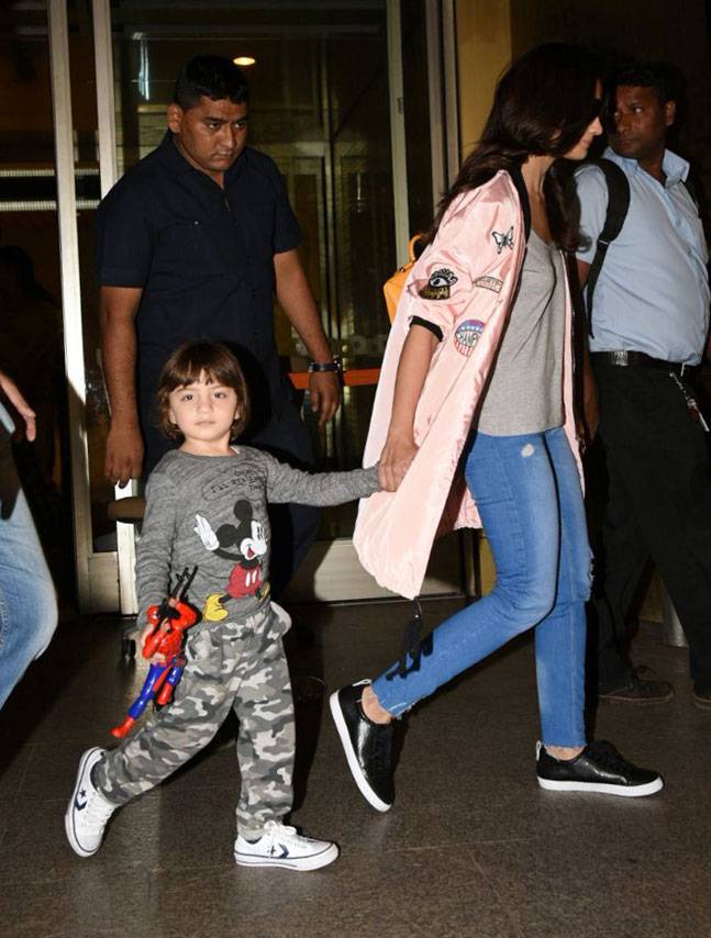 abram spotted with aliya holding hands