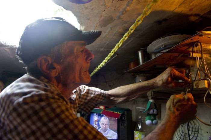 couple living in drainage for 22 years