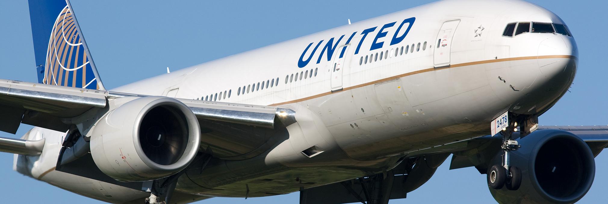 united airlines restricts women came wearing leggings