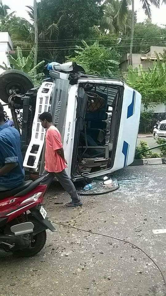 accident-tvm school bus (2)