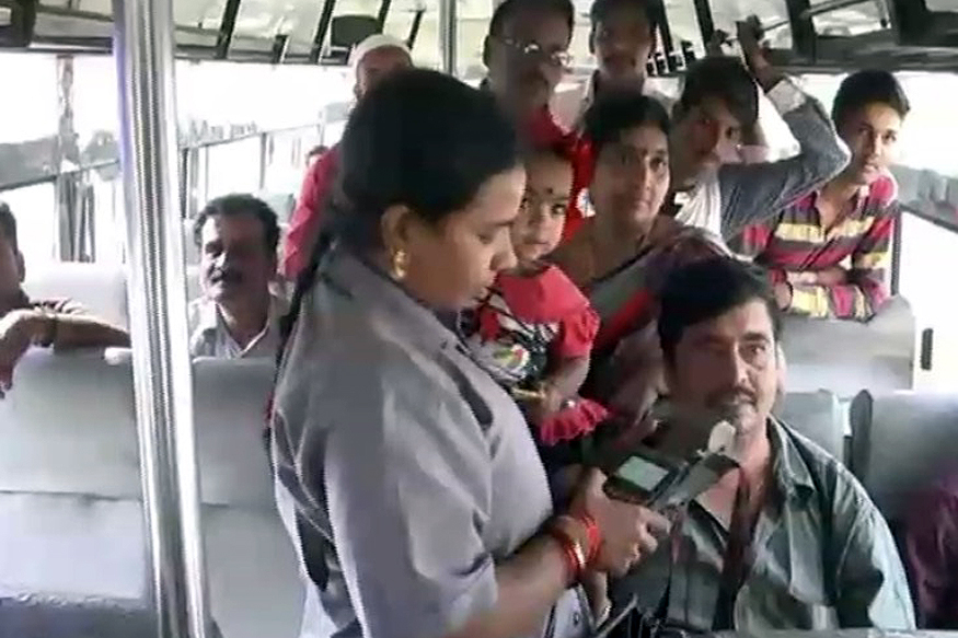 female bus conductor with baby  pic goes viral